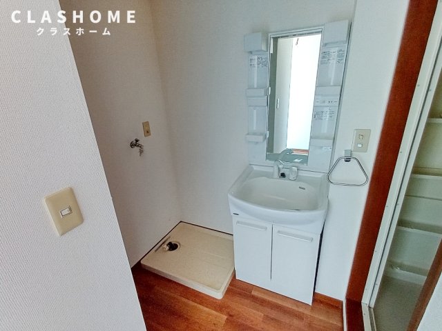 洗面設備　同物件の別部屋になります。