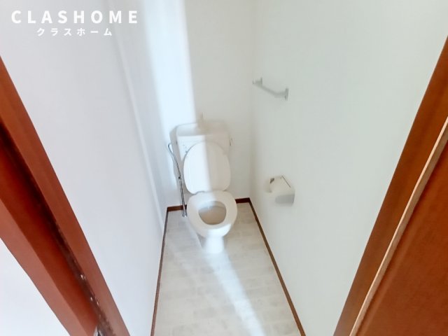 トイレ　同物件の別部屋になります。