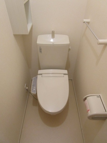 トイレ　温水洗浄便座
