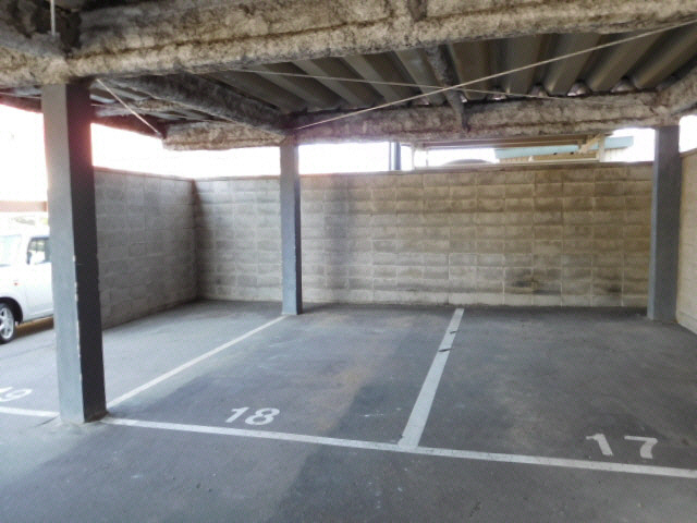 駐車場　駐車場