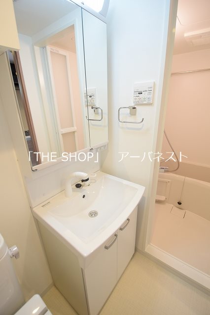 洗面設備　シャワー付き洗面台