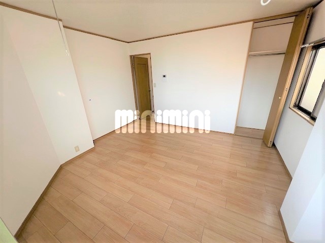 その他部屋・スペース　ベランダ側からの居室