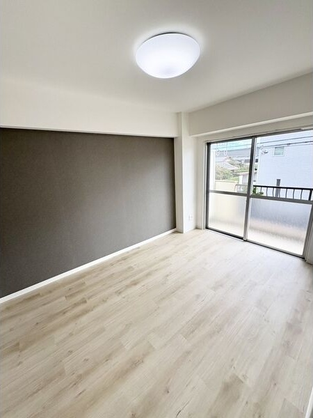 居室・リビング　※写真は同じマンションの違う部屋のものになります。反転タイプ