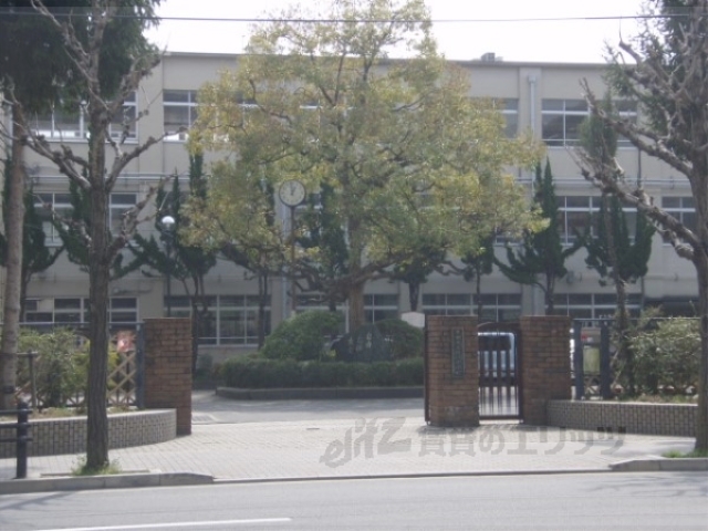 中学校　岡崎中学校（中学校）まで1400m