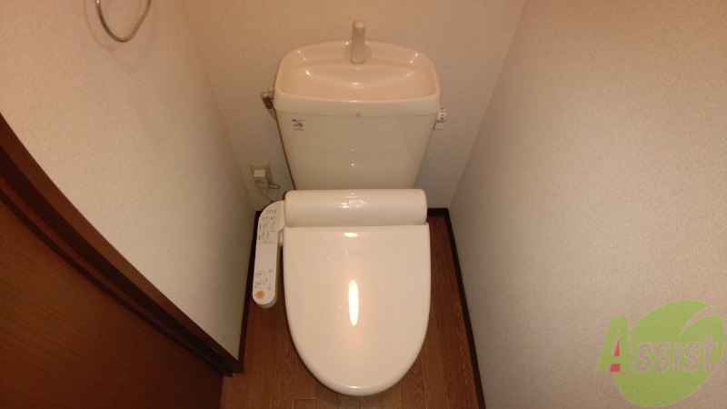 トイレ　トイレはウォシュレット付きですので嬉しいですね。