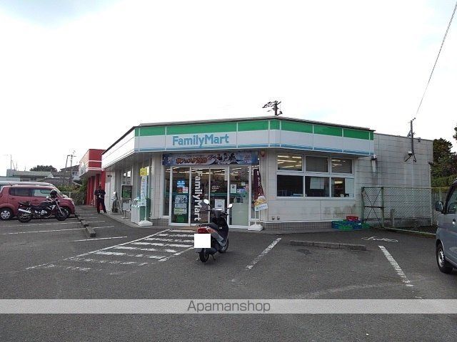 コンビニ　ファミリーマート曽於高校前店（コンビニ）まで800m