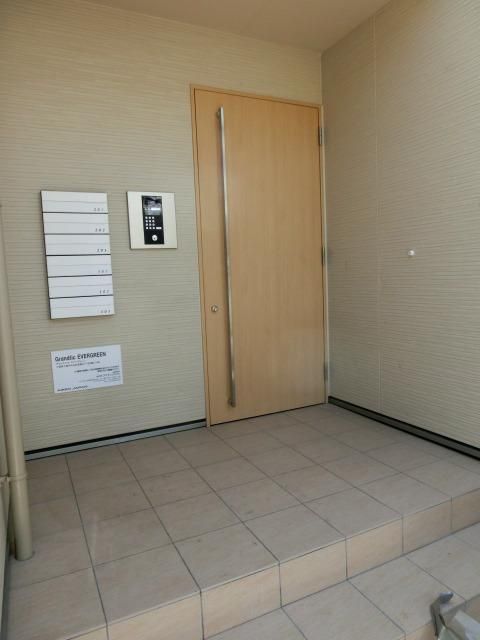 エントランス　現地待ち合わせ歓迎♪お問合せはタウンハウジング千葉店まで！