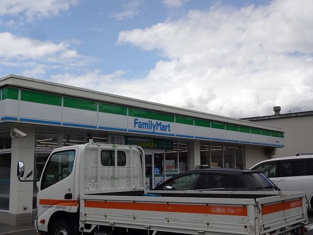 コンビニ　ファミリーマート　諏訪中洲店（コンビニ）まで890m