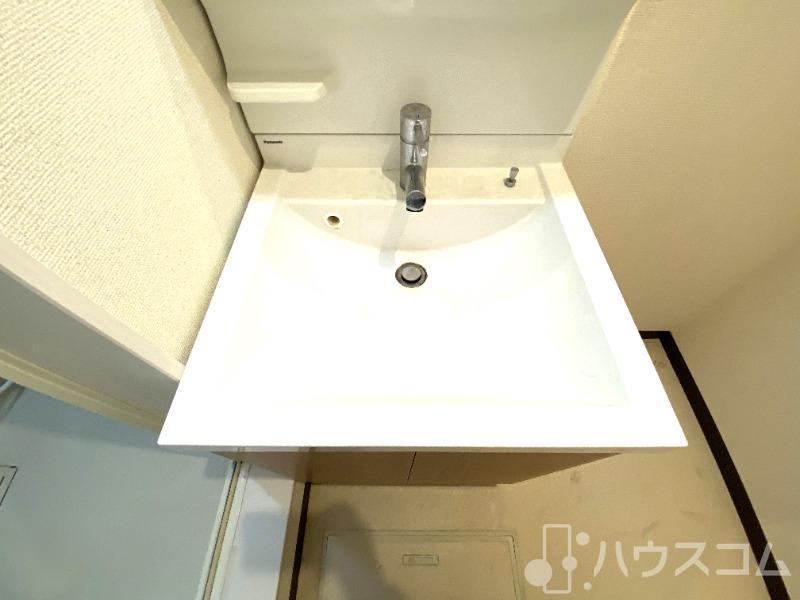 洗面設備　独立洗面台で朝の身だしなみもバッチリ♪