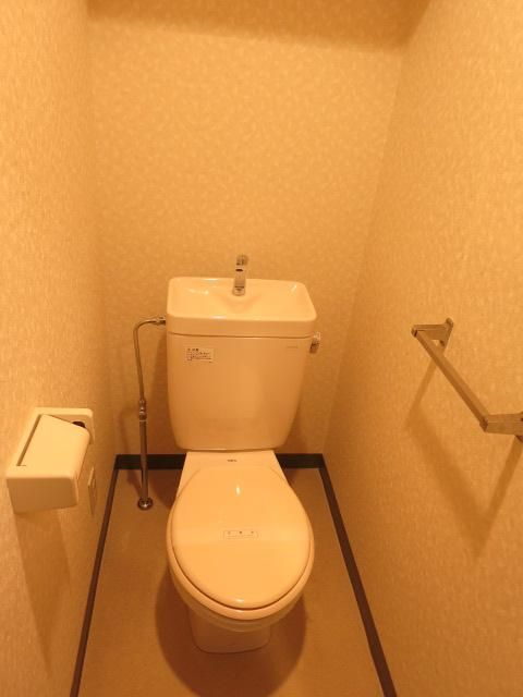 ＪＲ山手線 巣鴨駅 徒歩11分 7階建 築26年のトイレ写真