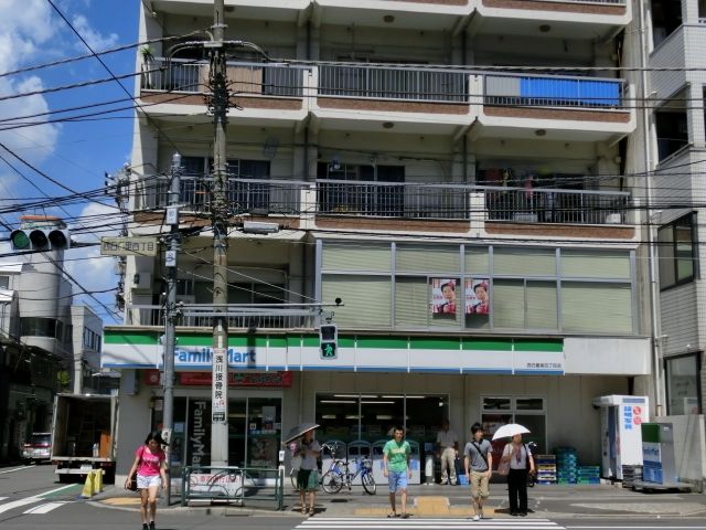 コンビニ　ファミリーマート（コンビニ）まで539m