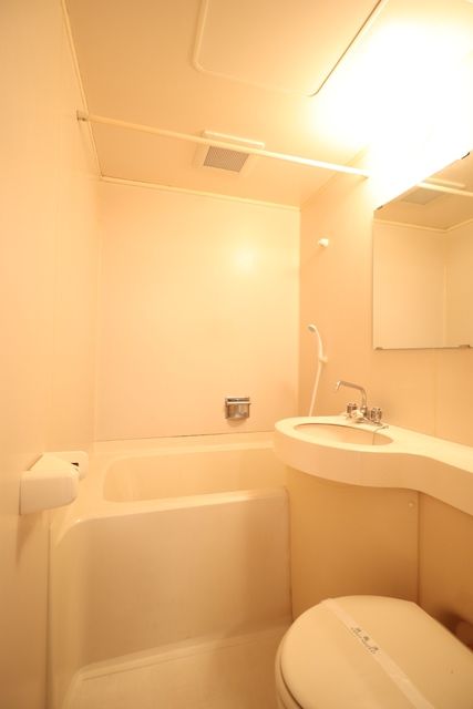 バス・シャワールーム　同物件別部屋写真