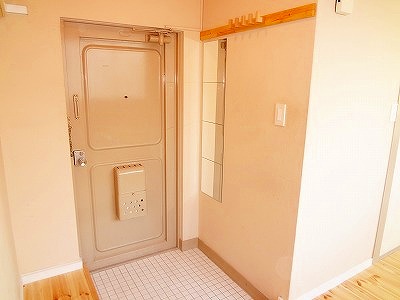 玄関　ウォールフック、鏡あり