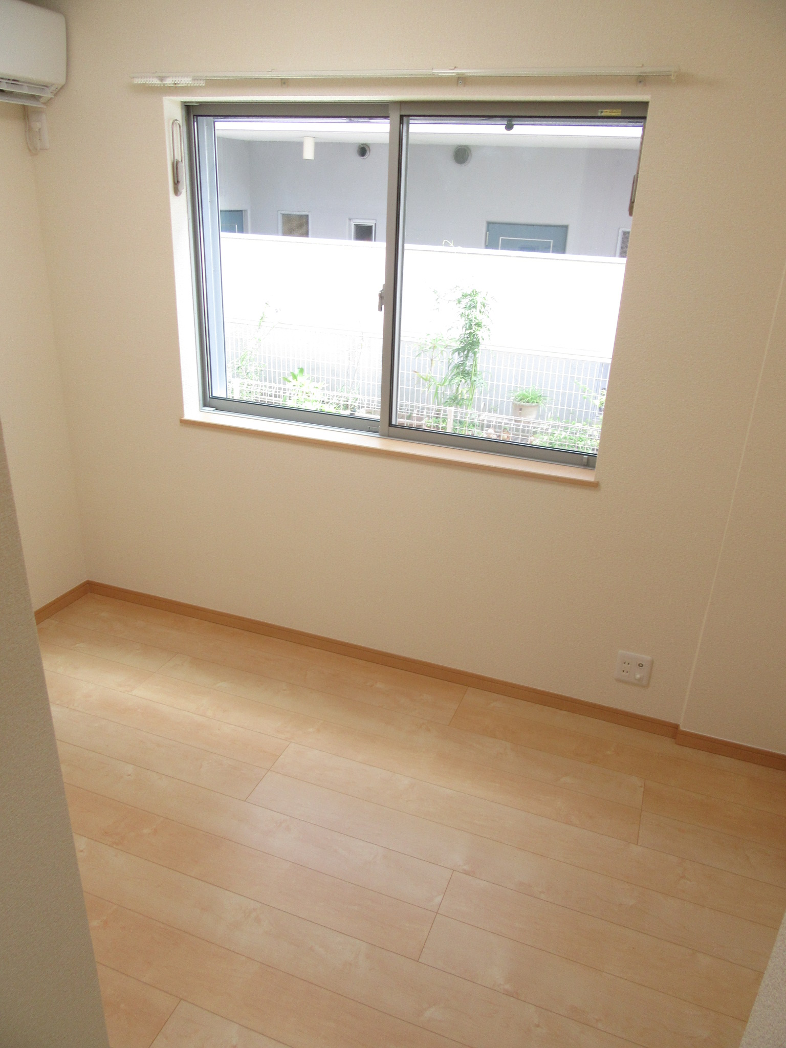 居室・リビング　洋室4.2帖