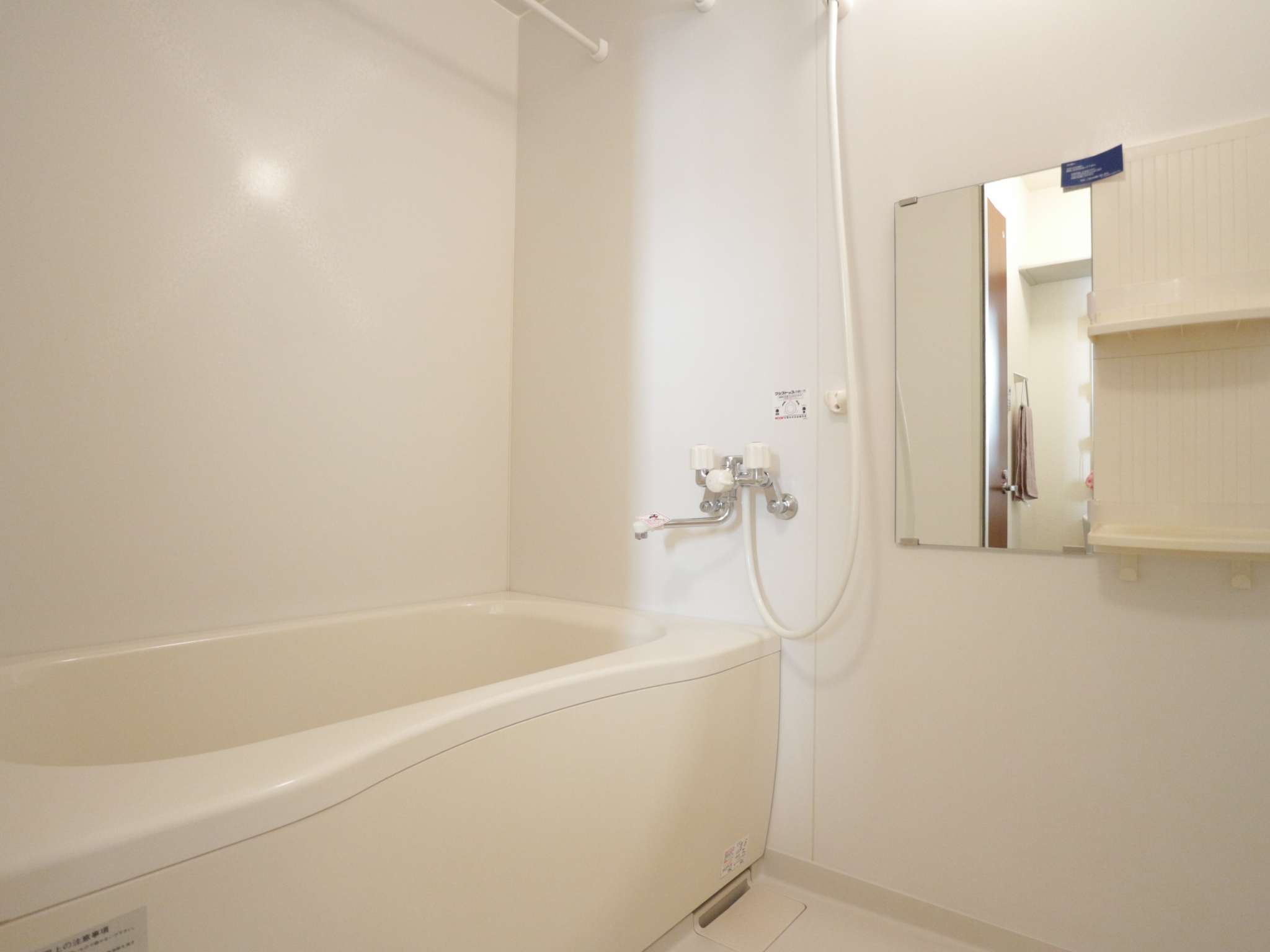 バス・シャワールーム　ひとり暮らしに充分なサイズ感です♪