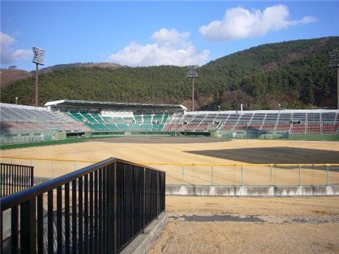 バルコニー　市営球場前です。夏は高校野球の応援に！