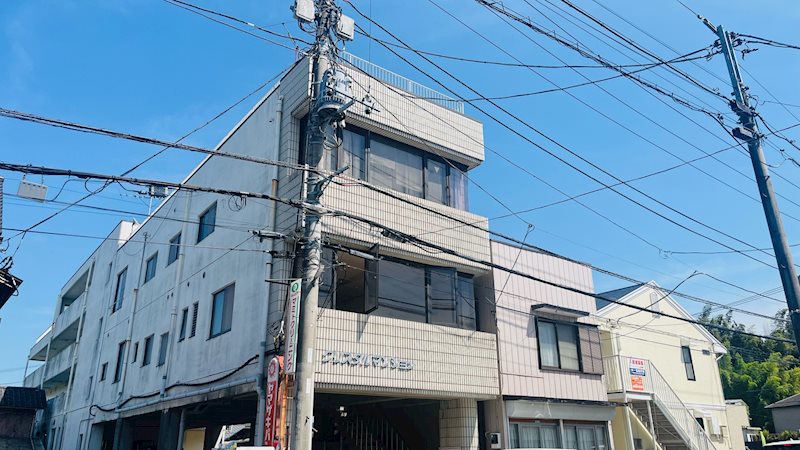 クリスタルマンションの建物外観