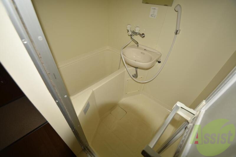 バス・シャワールーム　シンプルな浴室です。