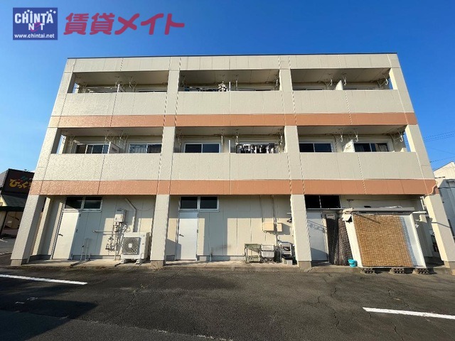 度会郡玉城町世古のアパートの建物外観