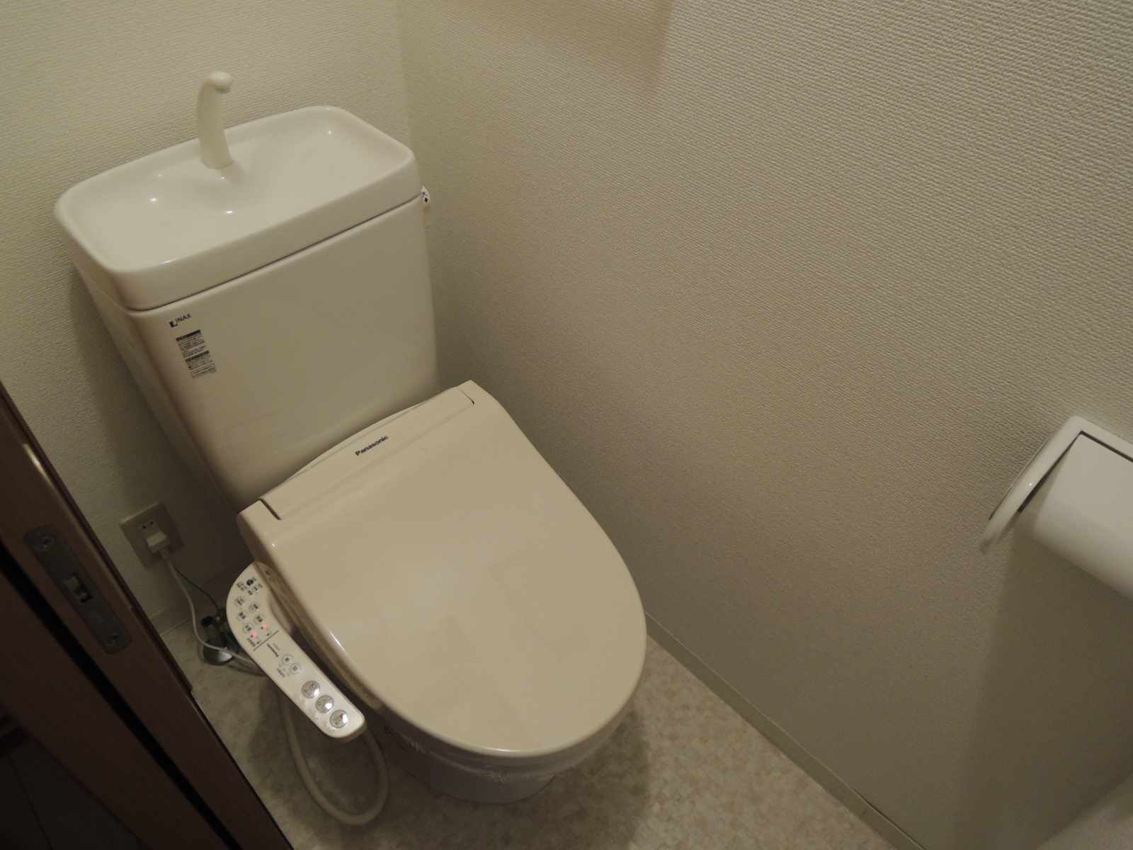 トイレ　温水洗浄便座