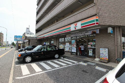 コンビニ　セブンイレブン 北九州総合病院前店（コンビニ）まで602m