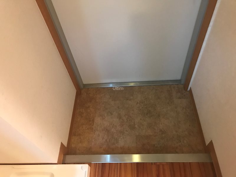 玄関　違うお部屋の写真です。ご参考までに