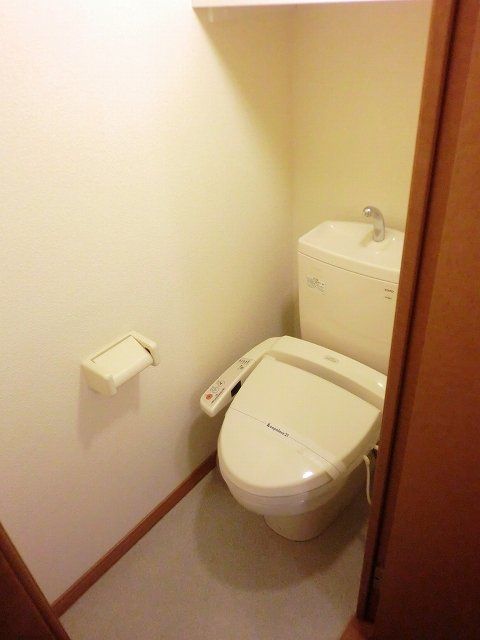 トイレ　温水洗浄便座設置済み