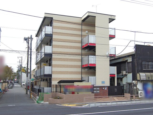 横浜市磯子区丸山のマンションの建物外観