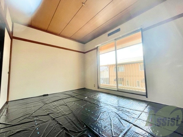 その他部屋・スペース　６帖の和室になります。お昼寝はこちらでどうぞ。