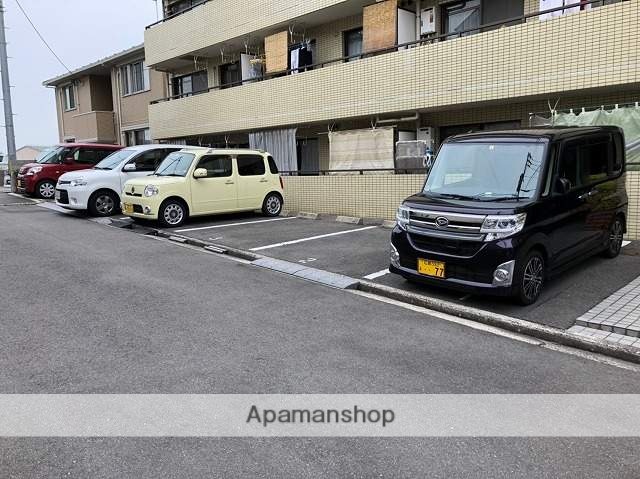 駐車場　エントランス