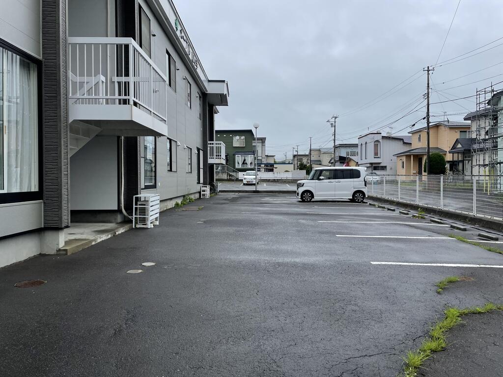 【メープル山の手の駐車場】