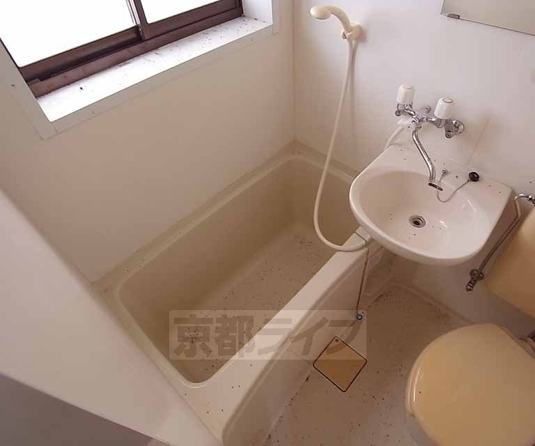 バス・シャワールーム　広めの浴槽です。