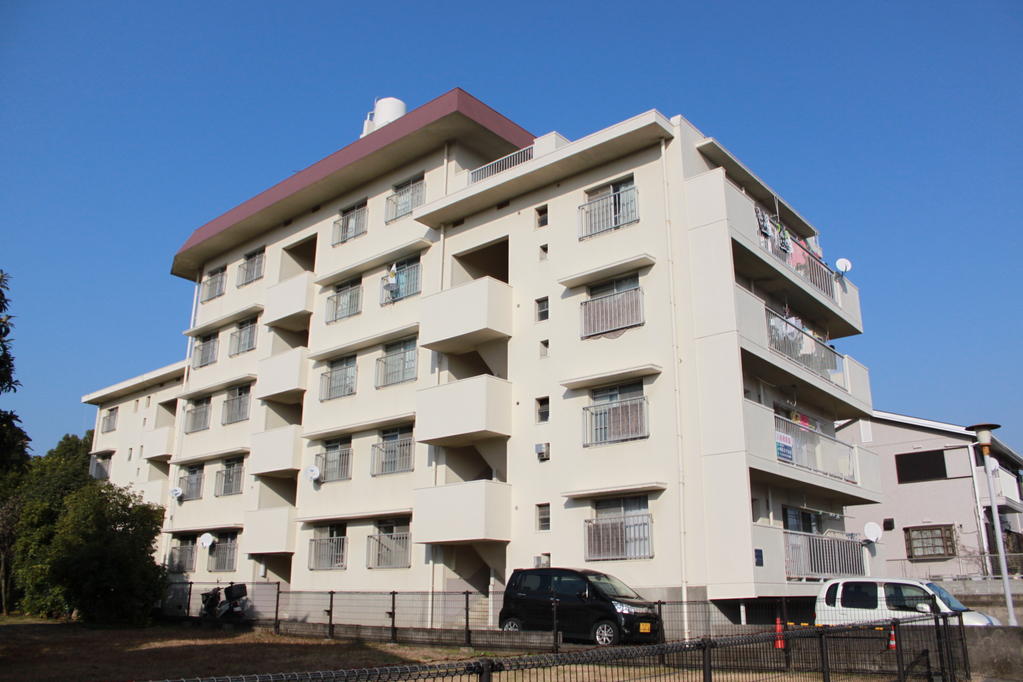 東熊本ハイツの建物外観