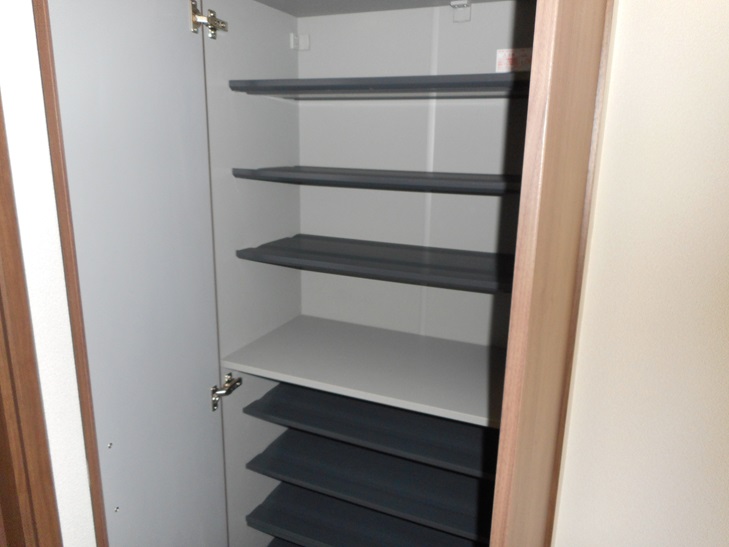 玄関　下駄箱内