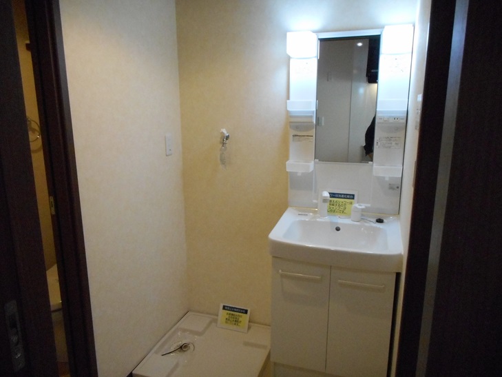 洗面設備　シャワードレッサー付、洗濯防水パン付