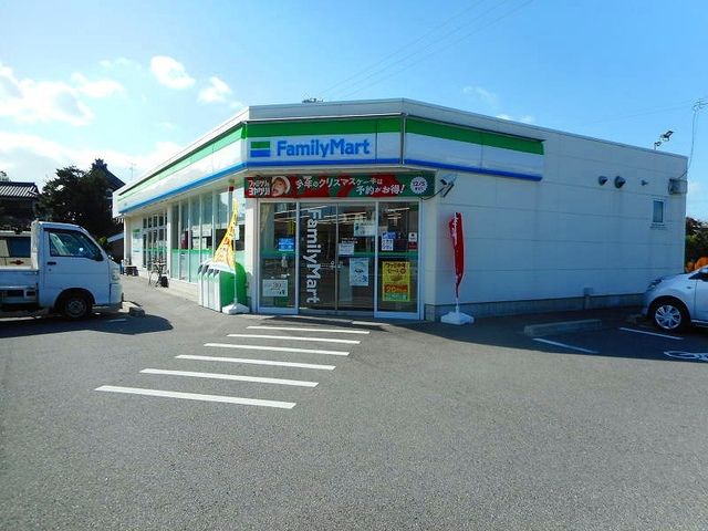 コンビニ　ファミリーマート西尾上矢田町店（コンビニ）まで300m