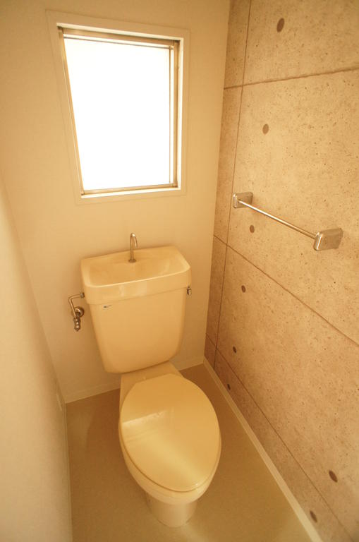 地下鉄七隈線 六本松駅 徒歩5分 7階建 築38年のトイレ写真