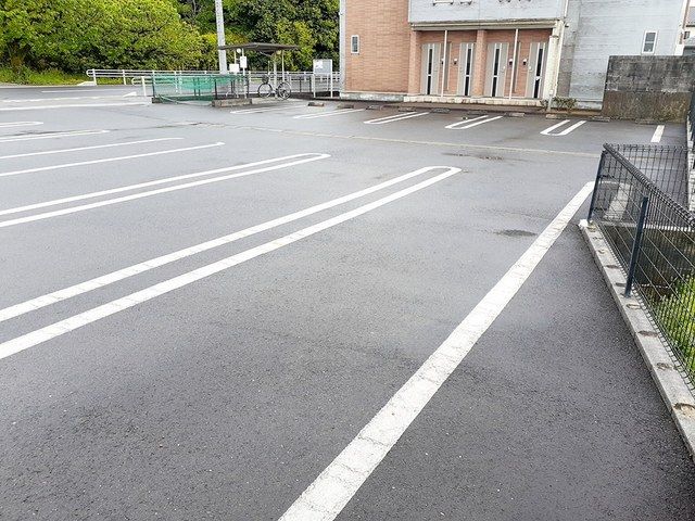 【関市肥田瀬のアパートの駐車場】