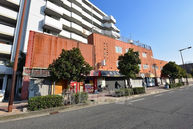 大阪市生野区小路東のマンションの建物外観