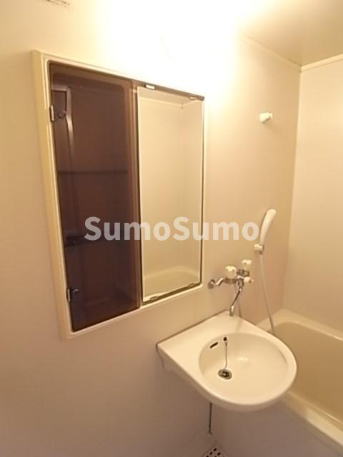 洗面設備　脱衣スペースもあります