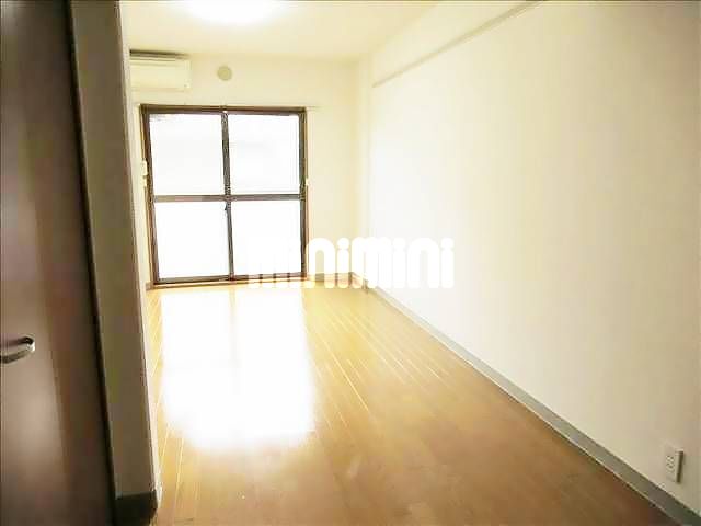 居室・リビング　別号室の内装写真