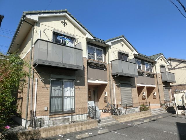 四街道市みのり町のアパートの建物外観