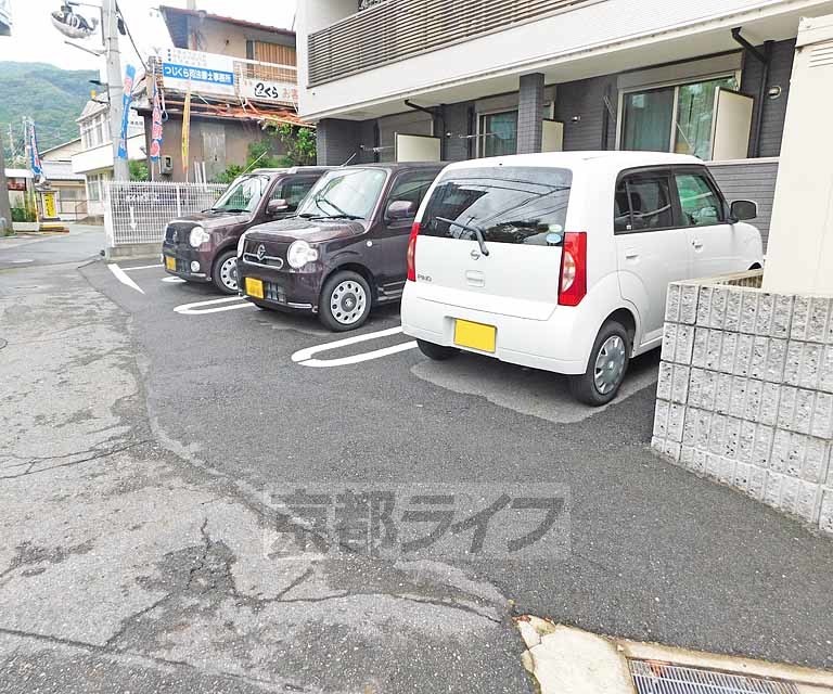 【アンフィニー唐崎Ａの駐車場】