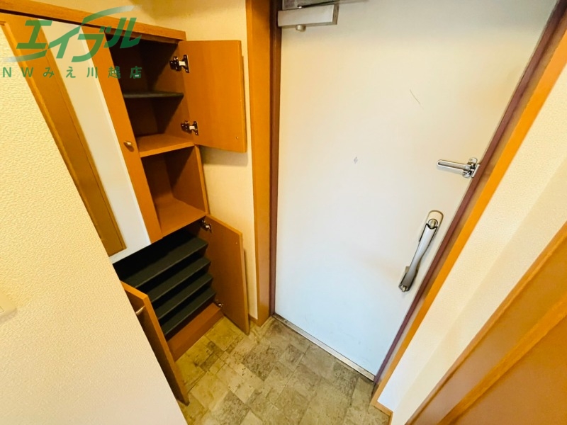 玄関　玄関同型参考写真