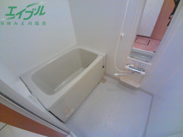 バス・シャワールーム　バス同型参考写真