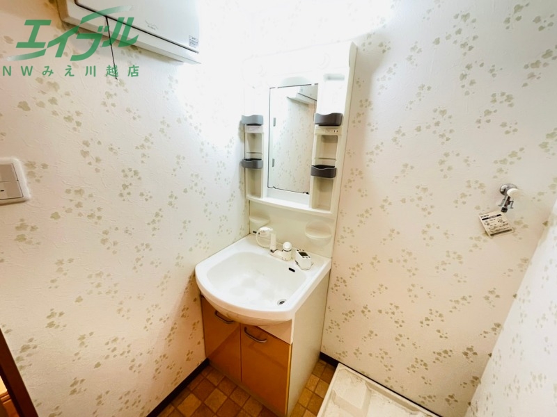 洗面設備　洗面所同型参考写真