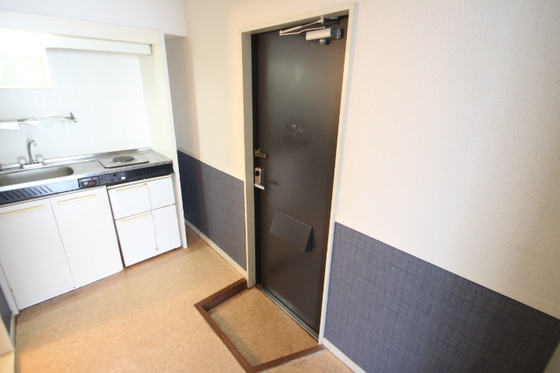 玄関　※別号室の写真です。