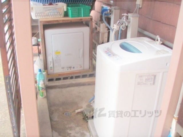 ロビー　コインランドリー