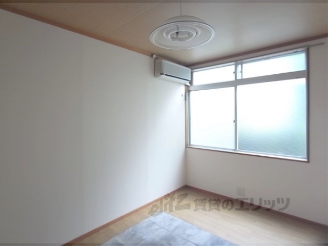 居室・リビング　６帖の洋室です