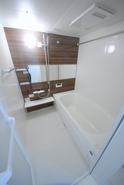 バス・シャワールーム　写真は３０２号室